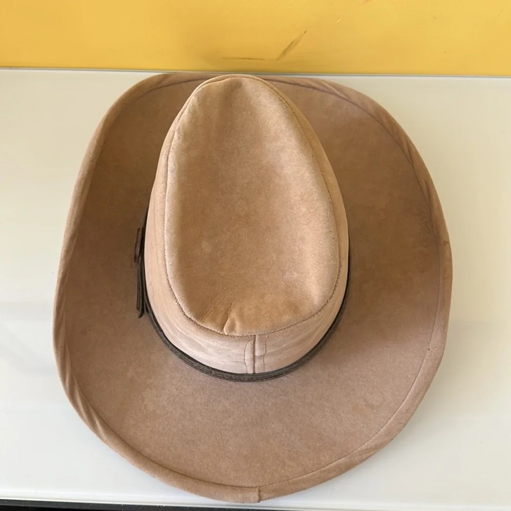 Bailey U-Rollit Brick Crown Western Cowboy Hat in Tan Velvet